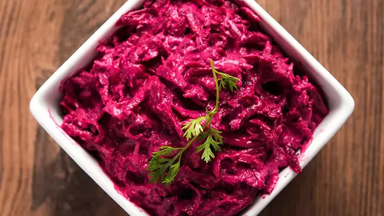 Yoğurtlu Mor Lahana Salatası